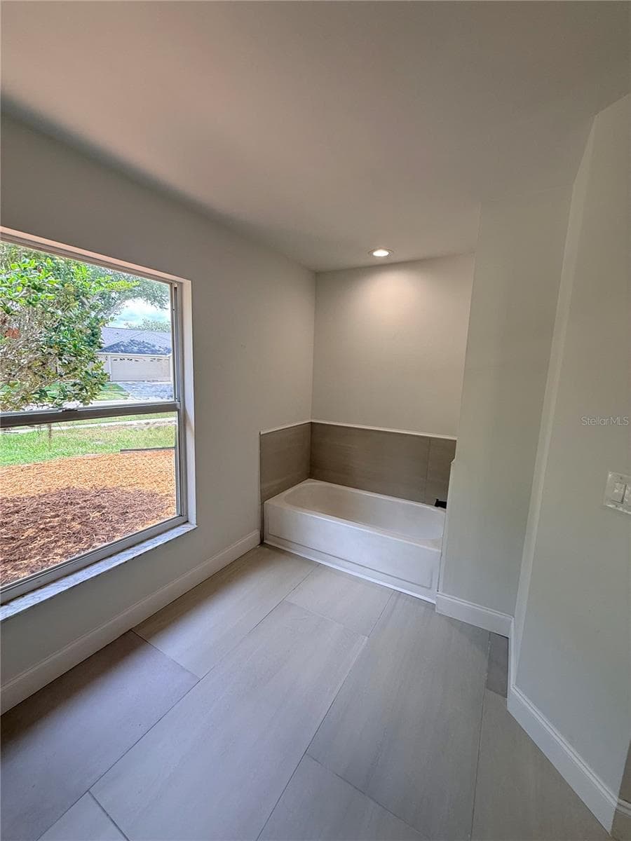 9207 MILL CIRCLE — photo 12 of 24