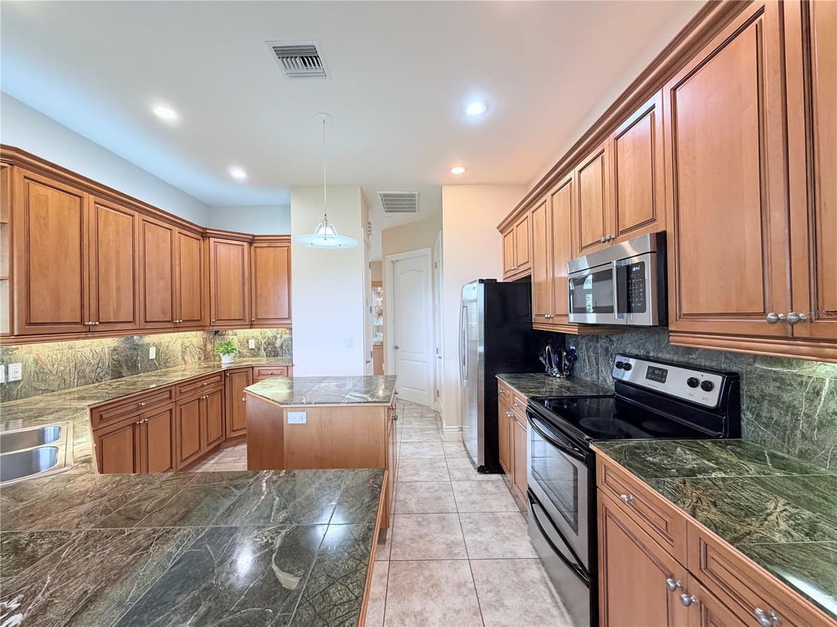 324 SANTURCE AVENUE — photo 14 of 41