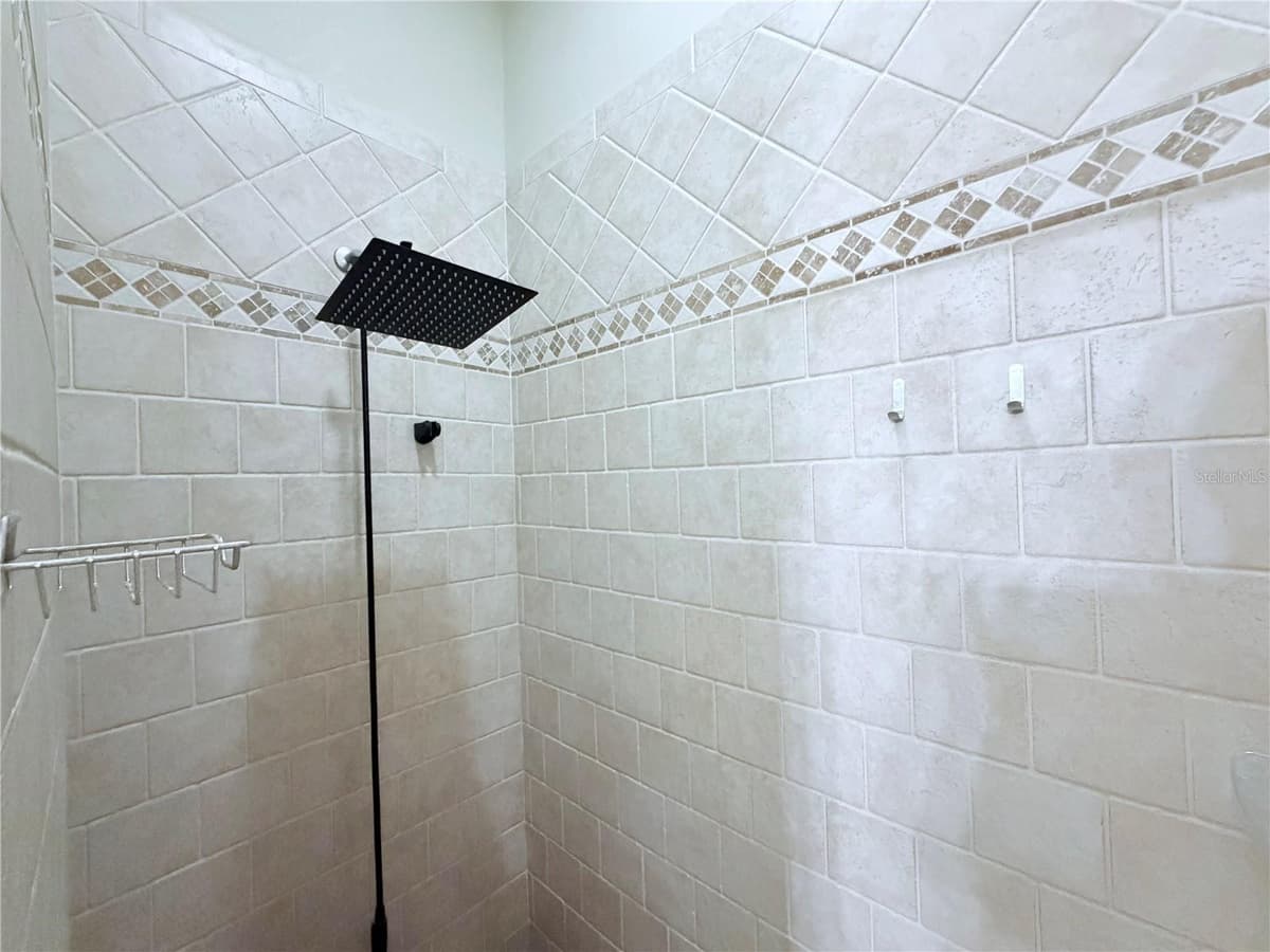 324 SANTURCE AVENUE — photo 34 of 41