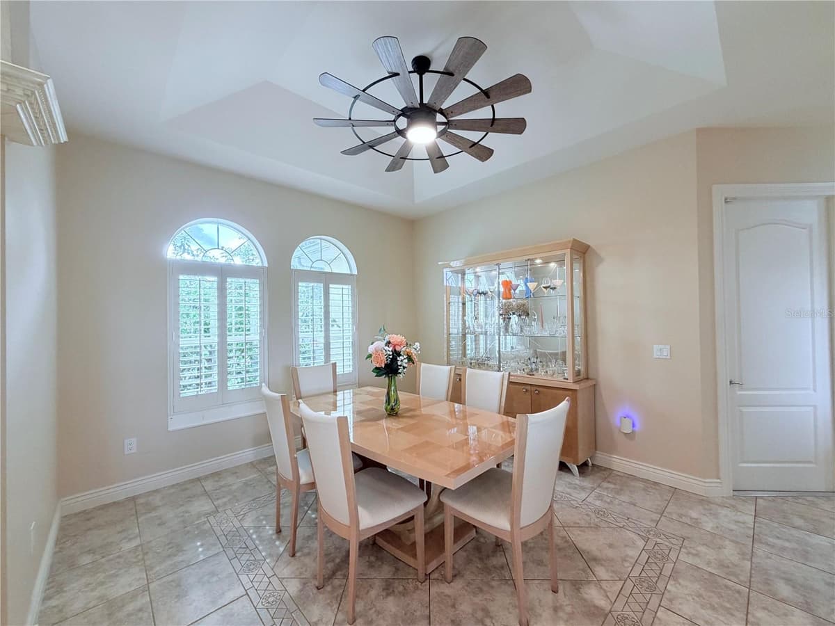 324 SANTURCE AVENUE — photo 5 of 41