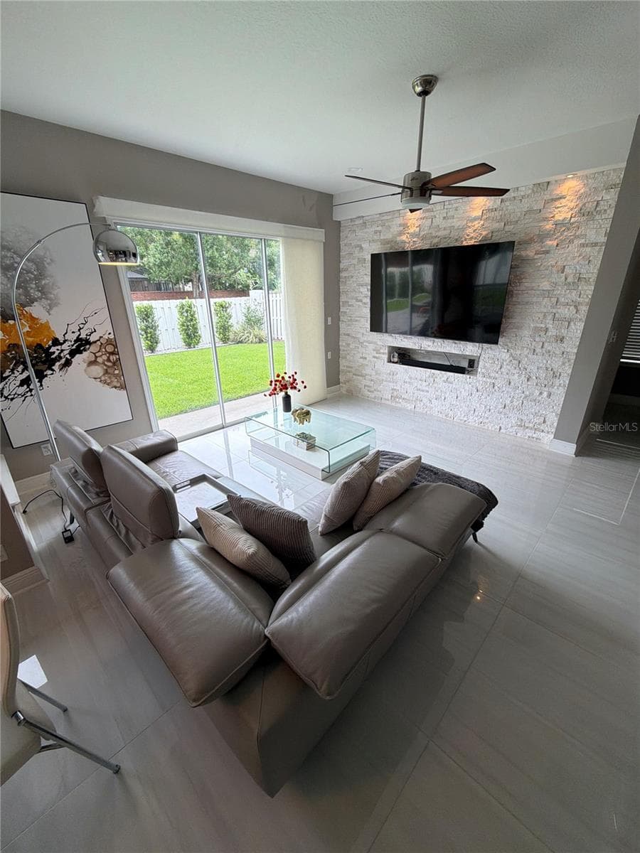10133 FACET COURT — photo 6 of 20