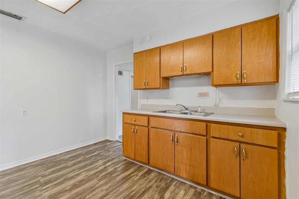 1310 FRANKLIN STREET — photo 9 of 31
