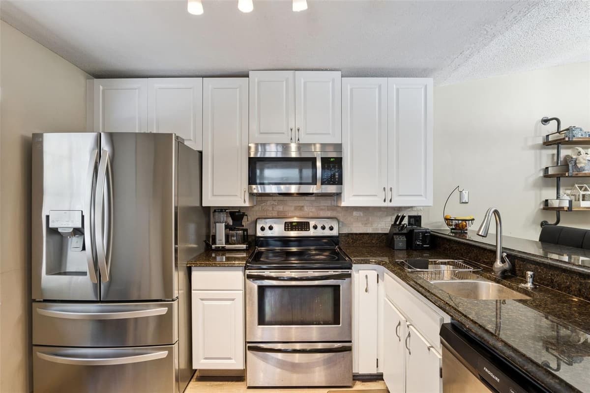 1552 COUGAR COURT — photo 8 of 20