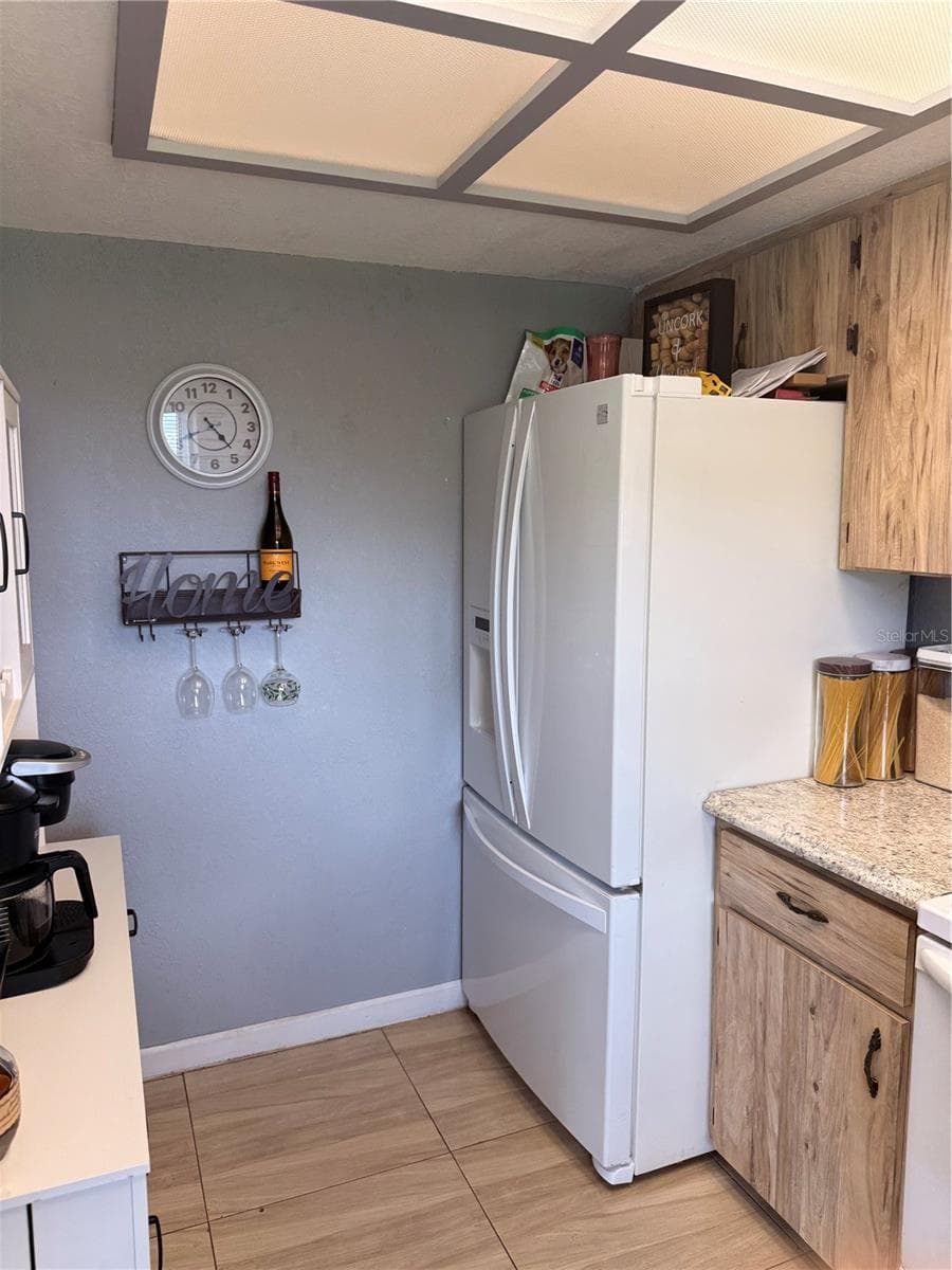 113 WHITE AVENUE — photo 10 of 26