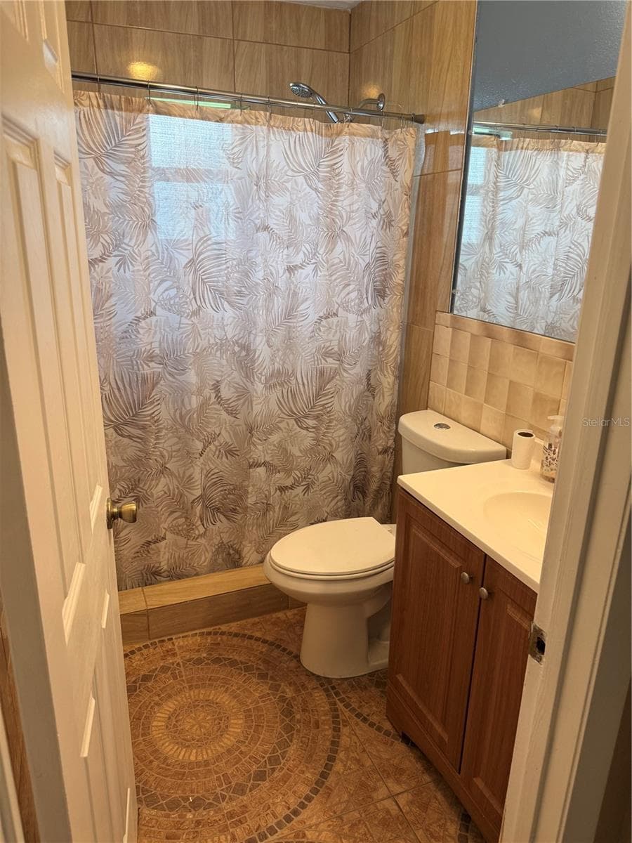 113 WHITE AVENUE — photo 15 of 26