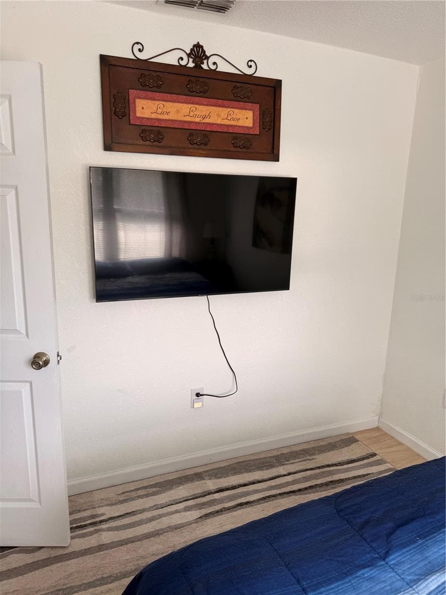 113 WHITE AVENUE — photo 14 of 26