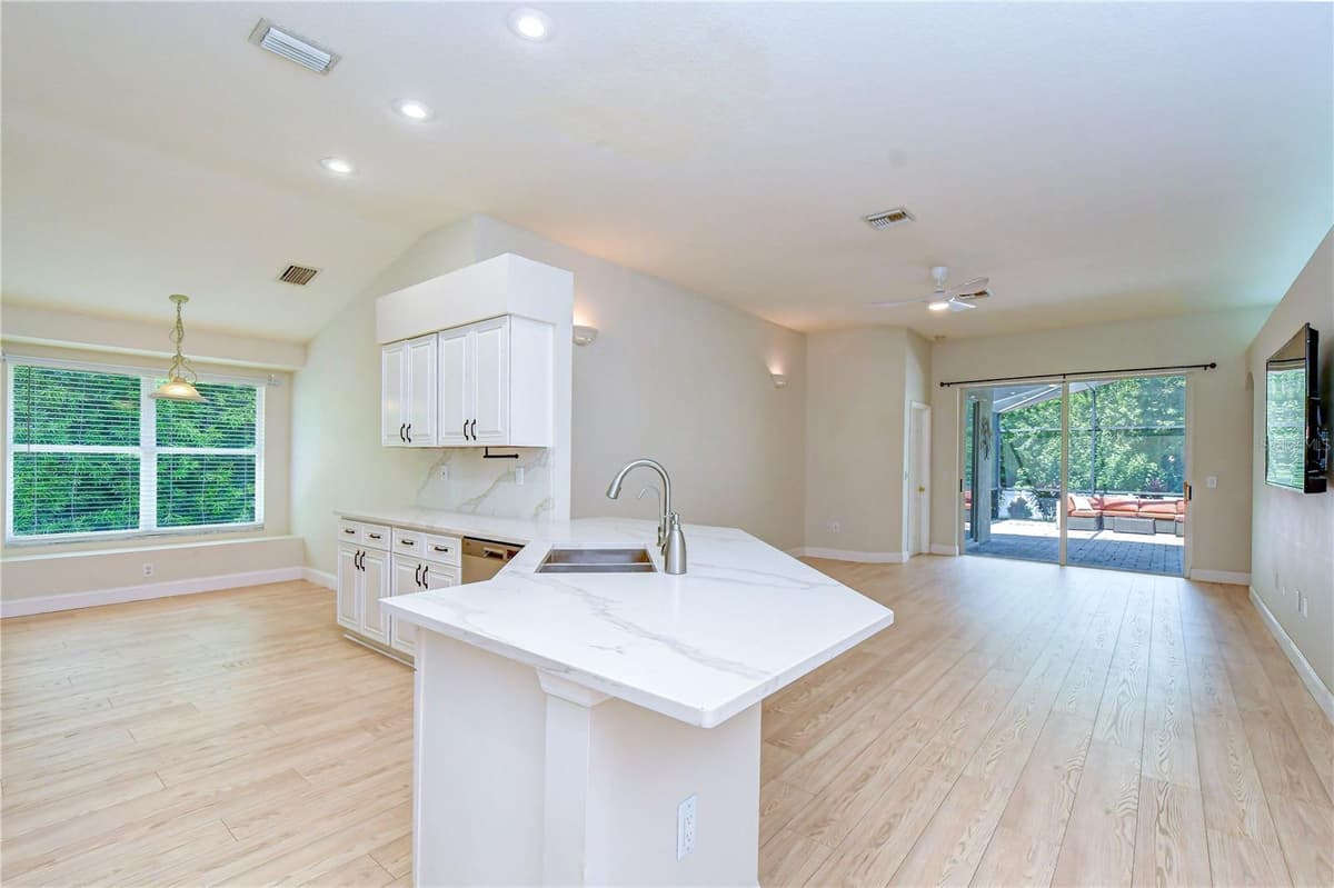 19707 ELLENDALE DRIVE — photo 10 of 64