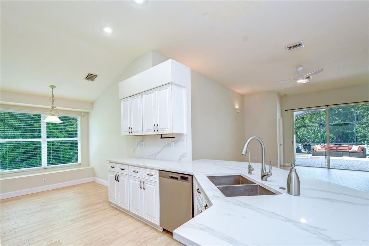 19707 ELLENDALE DRIVE — photo 12 of 64