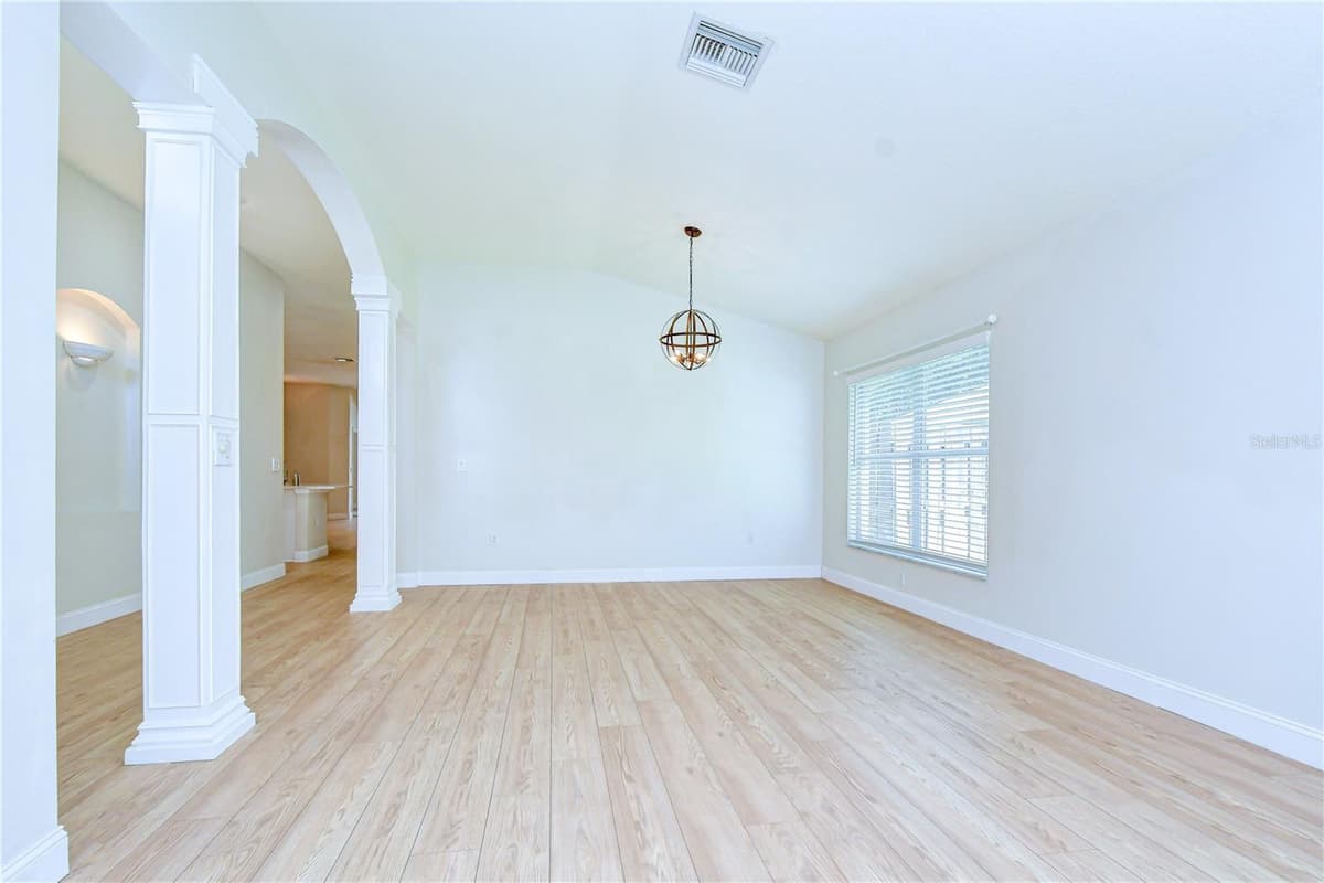 19707 ELLENDALE DRIVE — photo 8 of 64