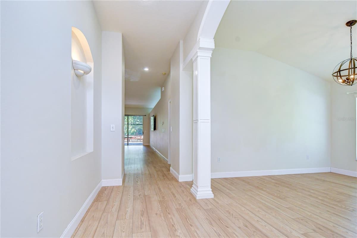 19707 ELLENDALE DRIVE — photo 9 of 64
