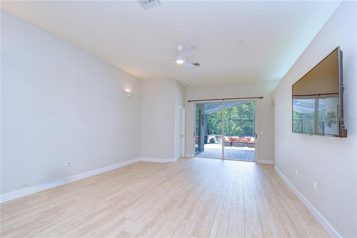 19707 ELLENDALE DRIVE — photo 37 of 64