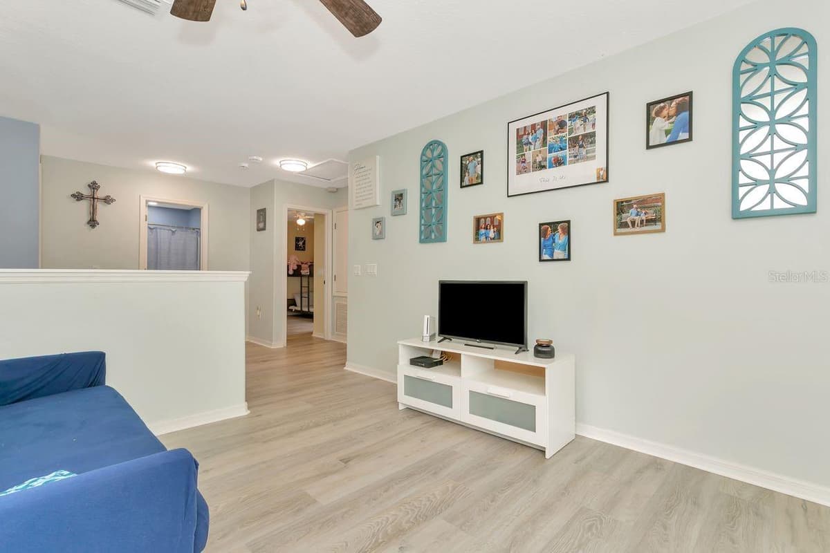 6818 WATERTON DRIVE — photo 16 of 67