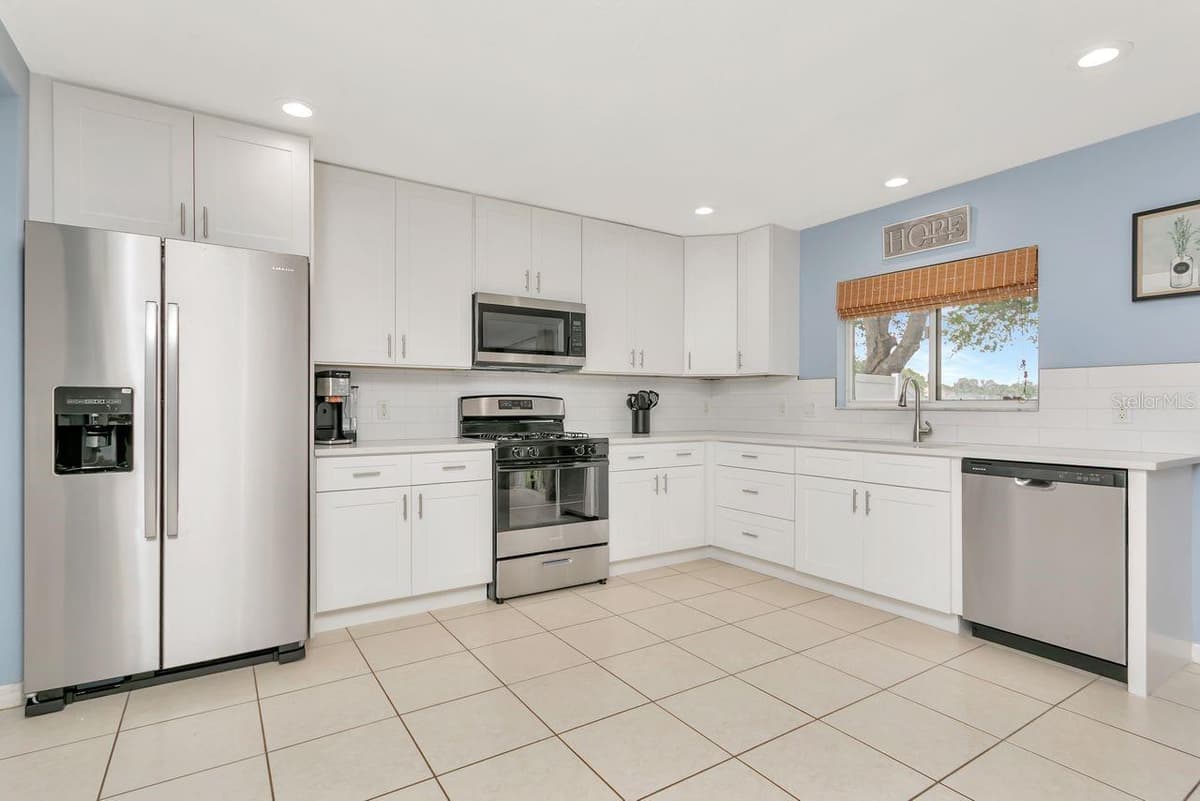 6818 WATERTON DRIVE — photo 5 of 67