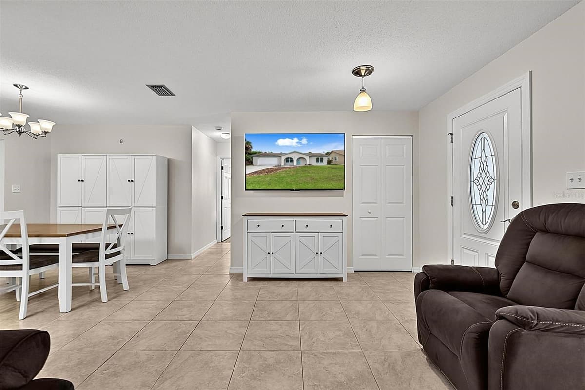 2448 DAYTONA AVENUE — photo 9 of 58
