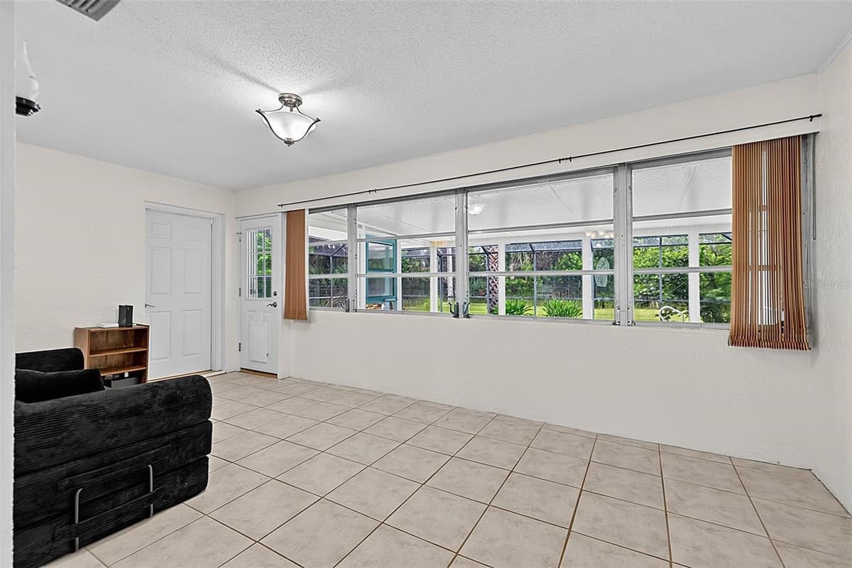 2448 DAYTONA AVENUE — photo 10 of 58
