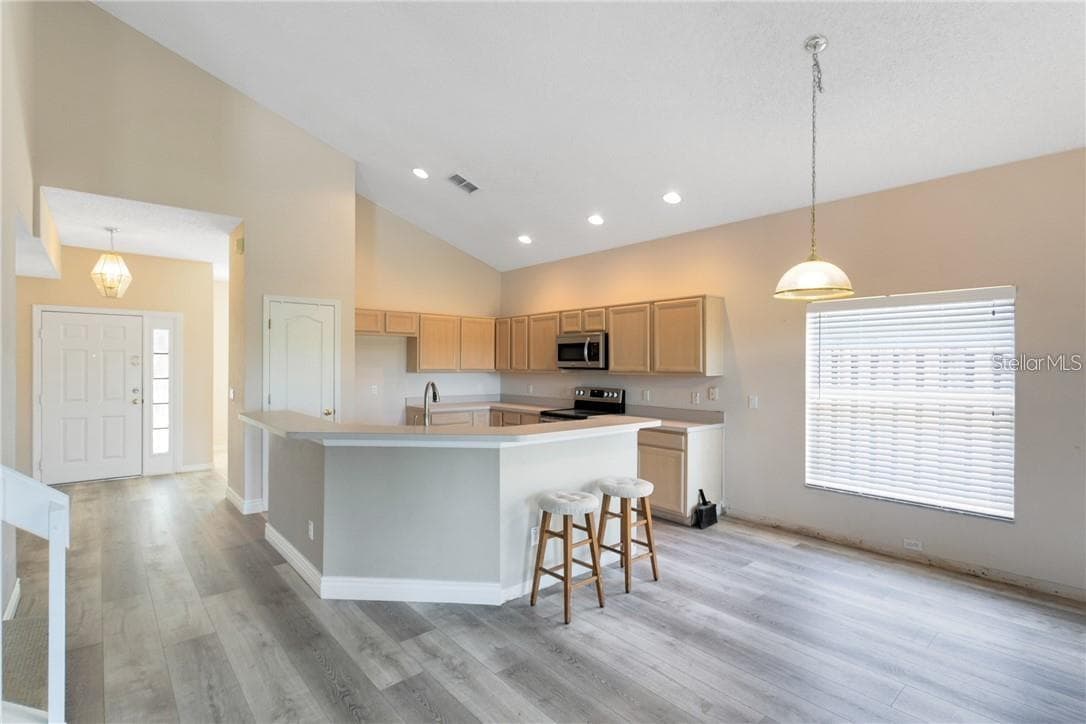 3701 SEMINOLE DRIVE — photo 3 of 11