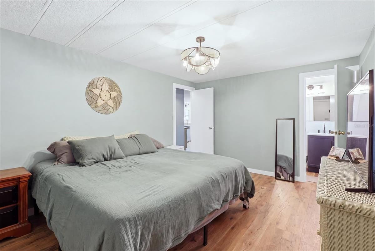 6710 36TH AVENUE — photo 18 of 40