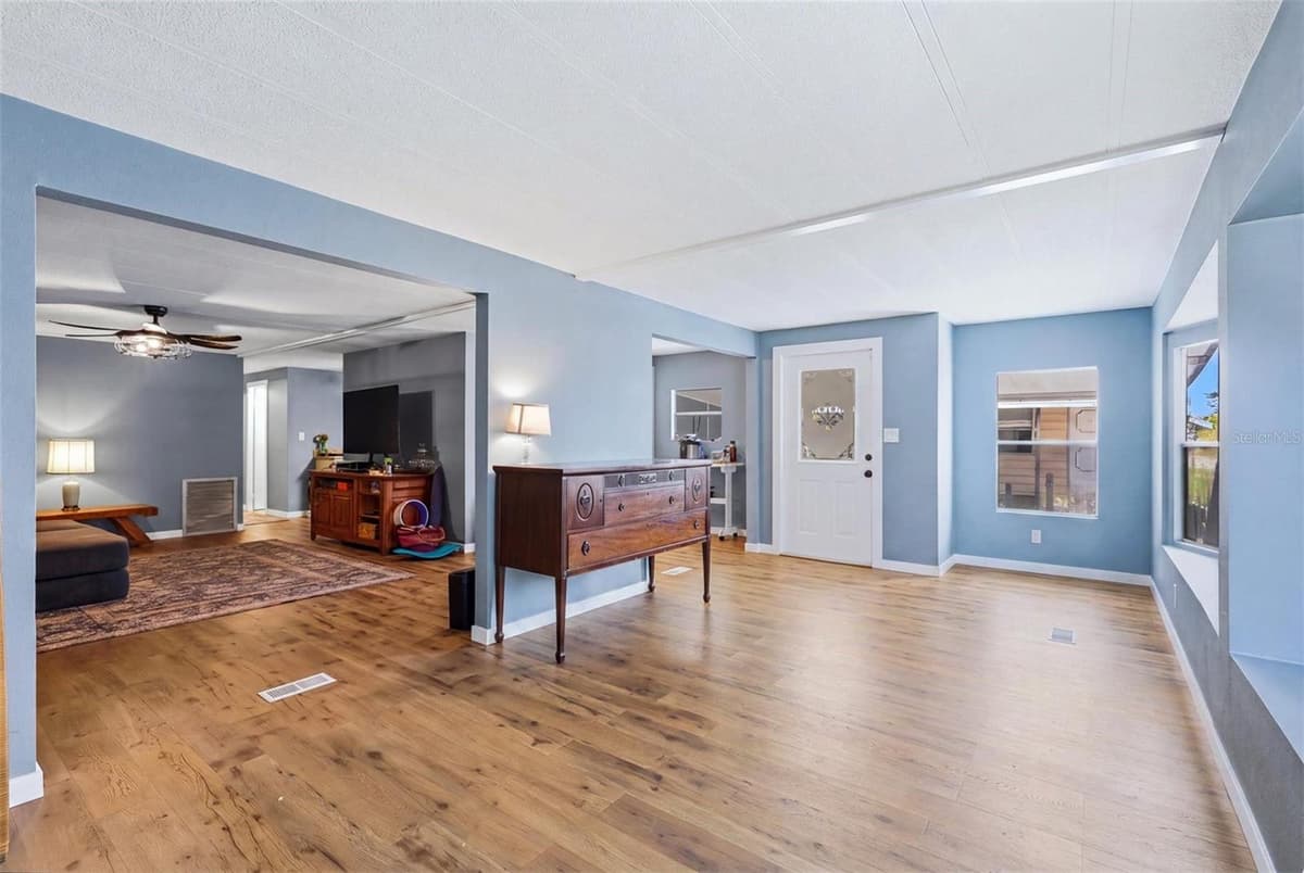6710 36TH AVENUE — photo 7 of 40