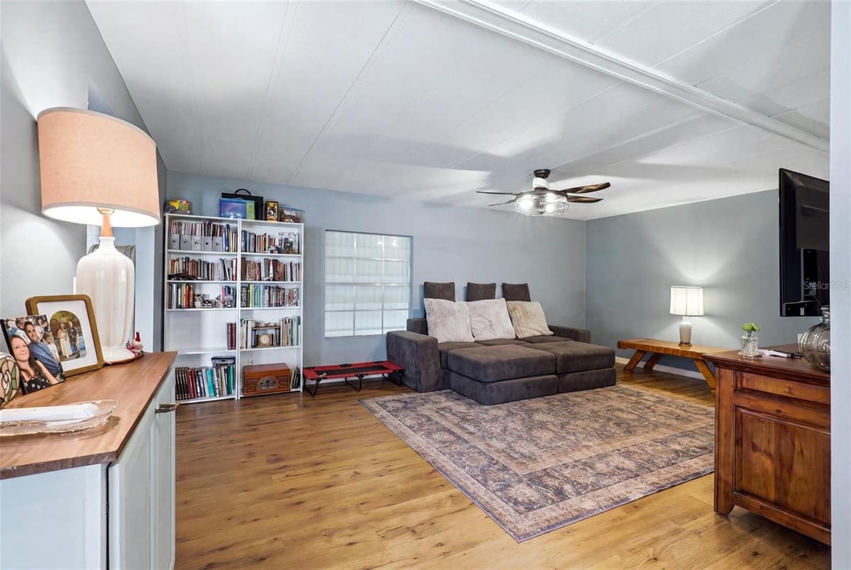6710 36TH AVENUE — photo 9 of 40