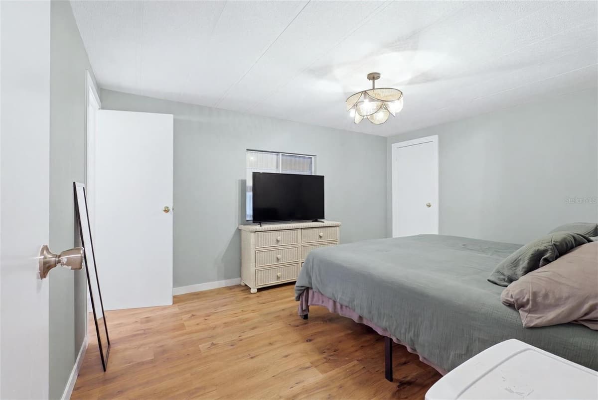 6710 36TH AVENUE — photo 17 of 40