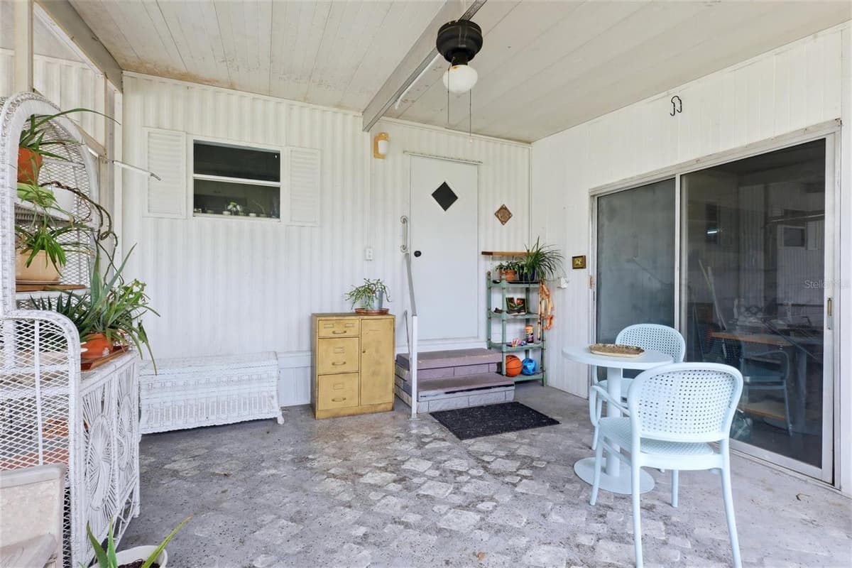 6710 36TH AVENUE — photo 4 of 40