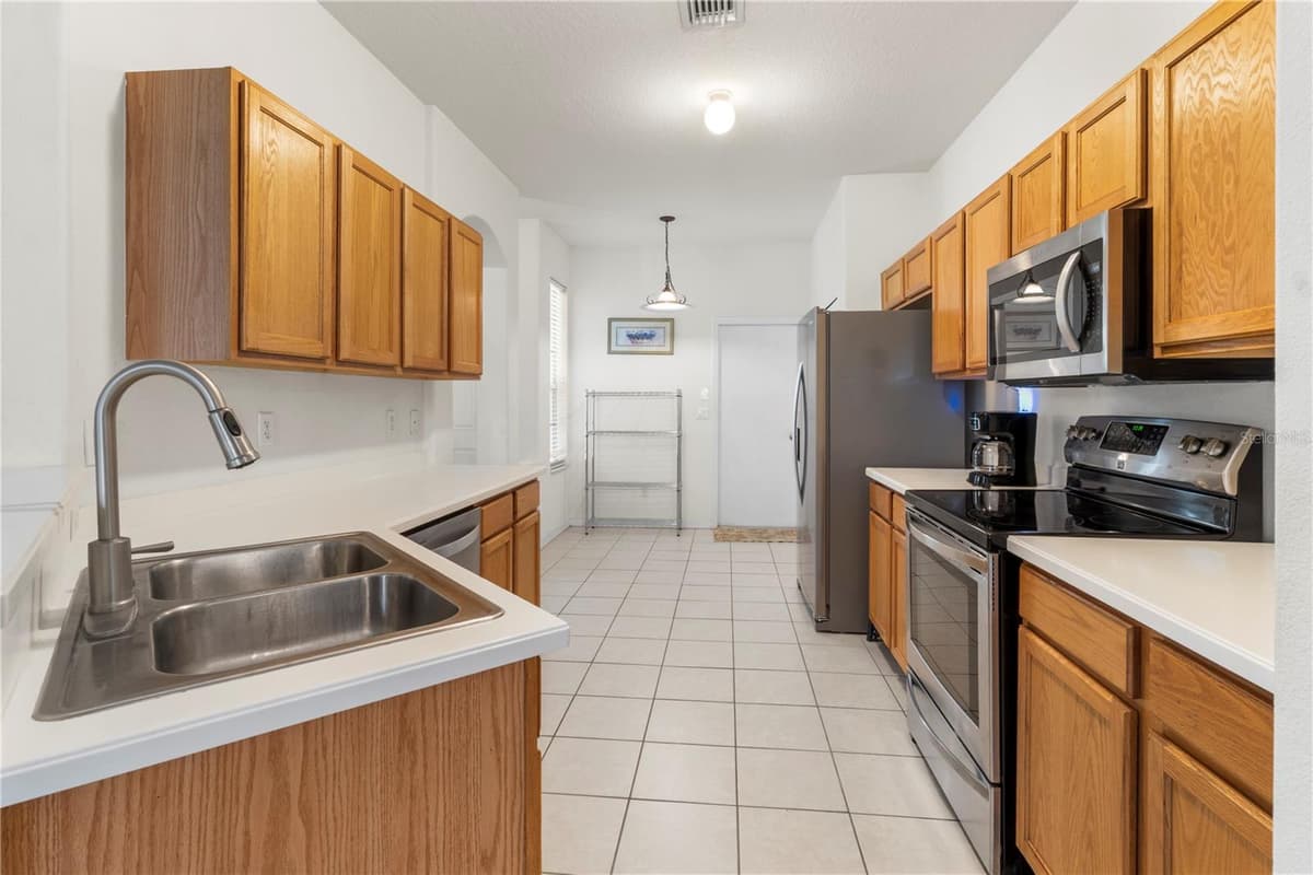 8316 106TH AVENUE — photo 4 of 44