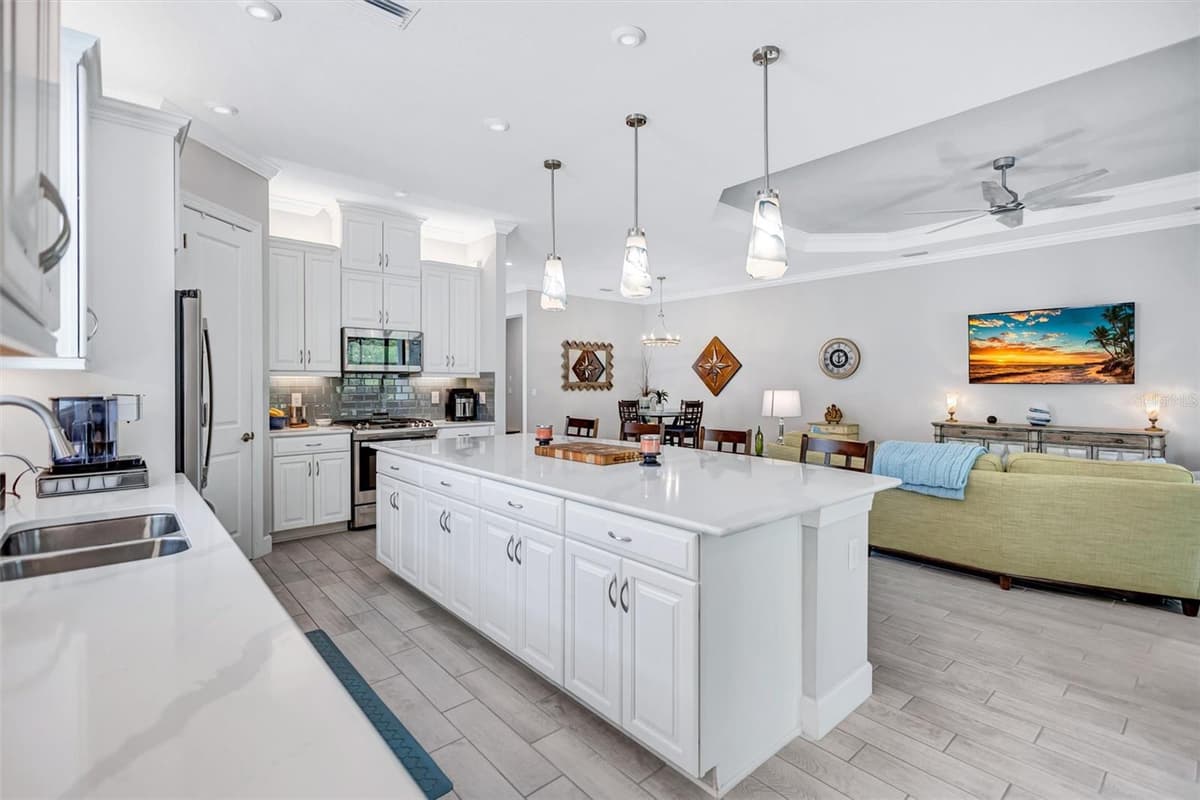 5880 SEMOLINO STREET — photo 10 of 63
