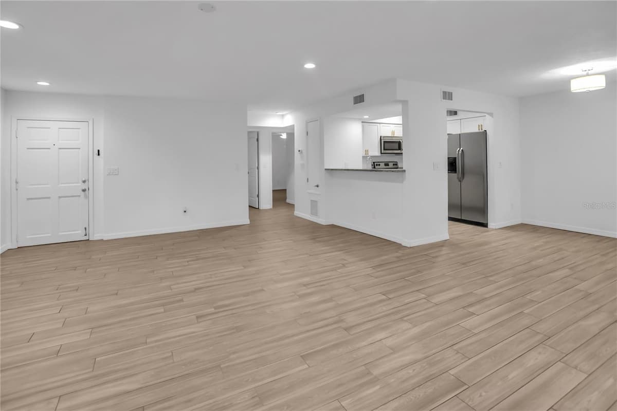468 PAR STREET — photo 4 of 26