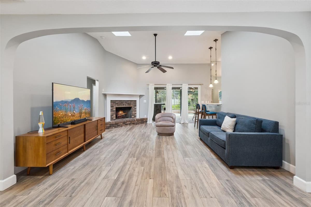 4507 WINDERWOOD CIRCLE — photo 3 of 44