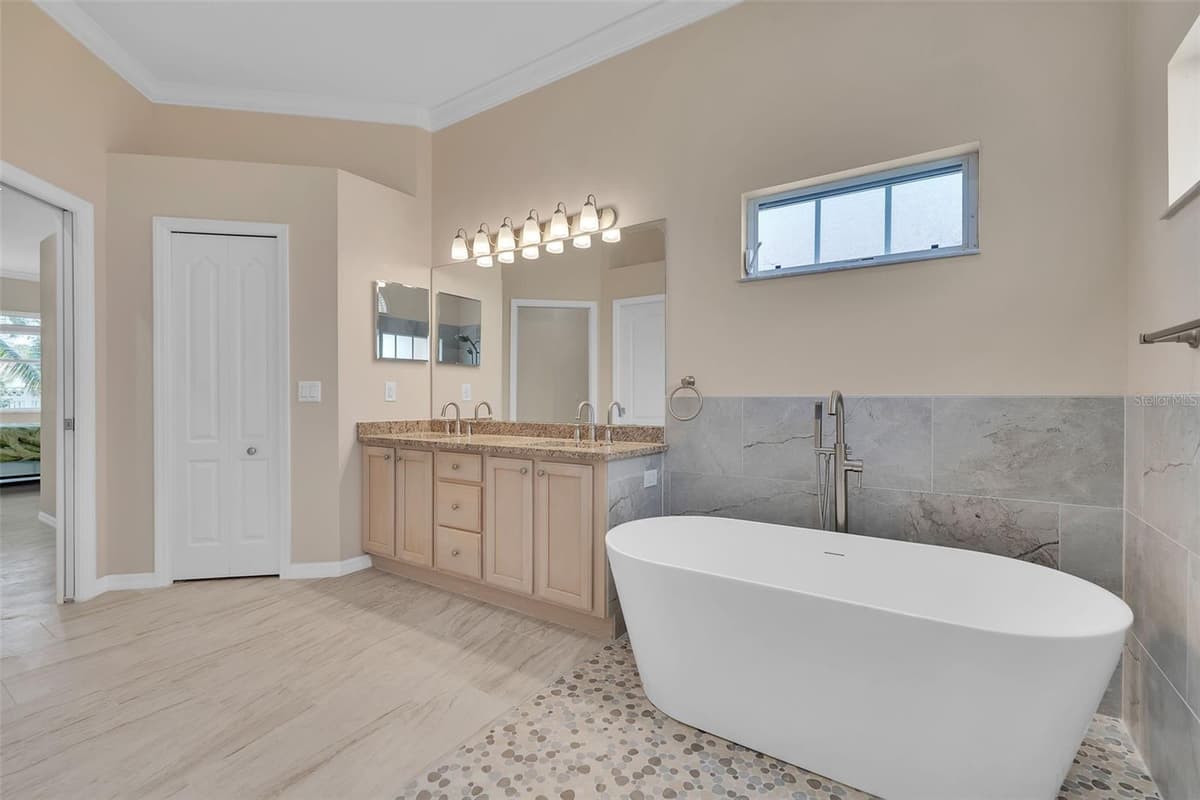 1036 OAK MEADOW LANE — photo 16 of 54