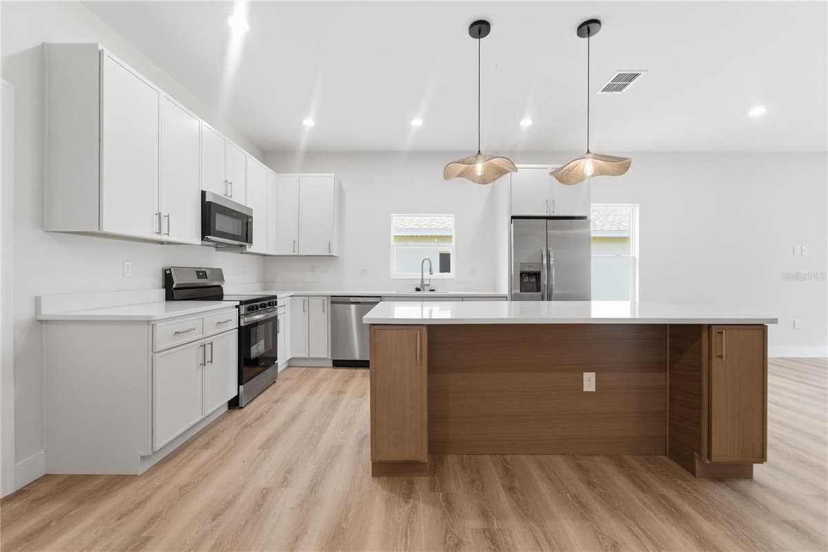1324 MARSHALL DRIVE — photo 3 of 28