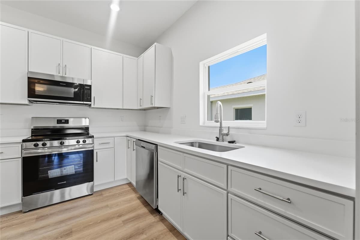 1324 MARSHALL DRIVE — photo 5 of 28