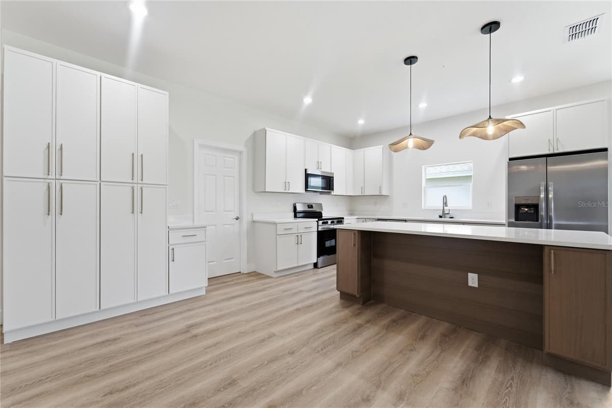 1324 MARSHALL DRIVE — photo 2 of 28