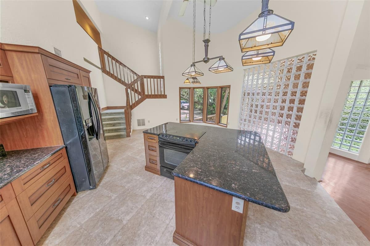 59 BEACH STREET — photo 13 of 61