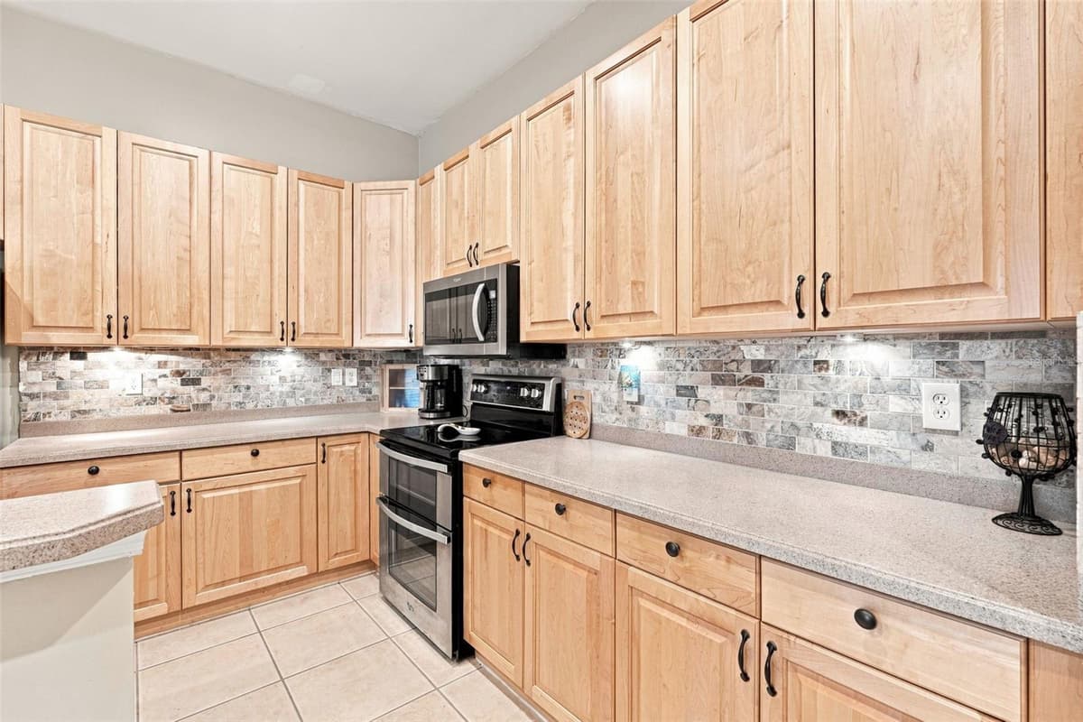 13921 BENTLY CIRCLE — photo 23 of 61
