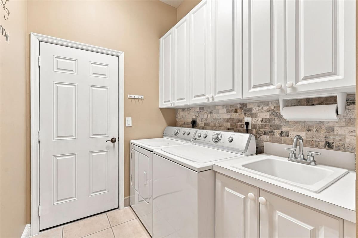 13921 BENTLY CIRCLE — photo 41 of 61