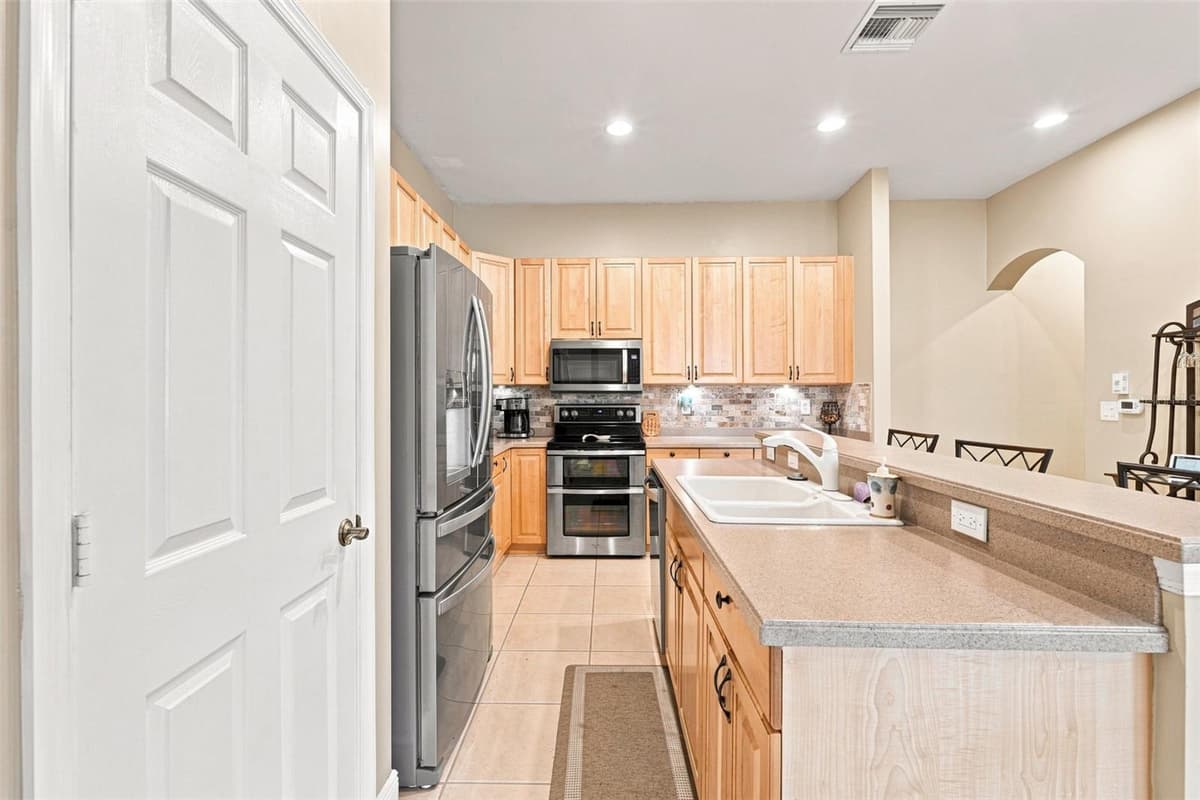 13921 BENTLY CIRCLE — photo 24 of 61