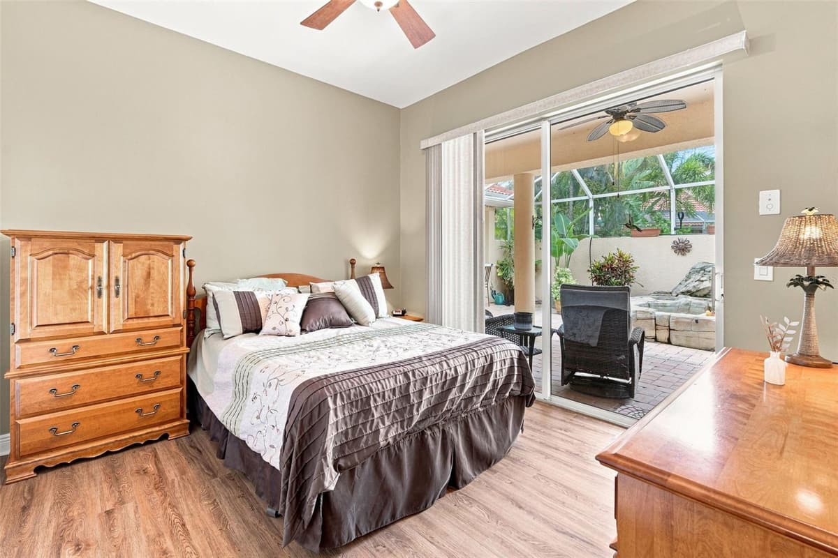 13921 BENTLY CIRCLE — photo 36 of 61