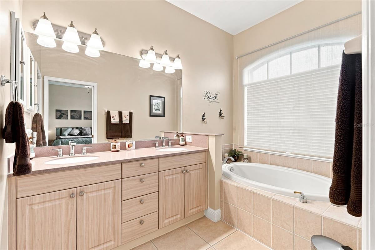 13921 BENTLY CIRCLE — photo 34 of 61