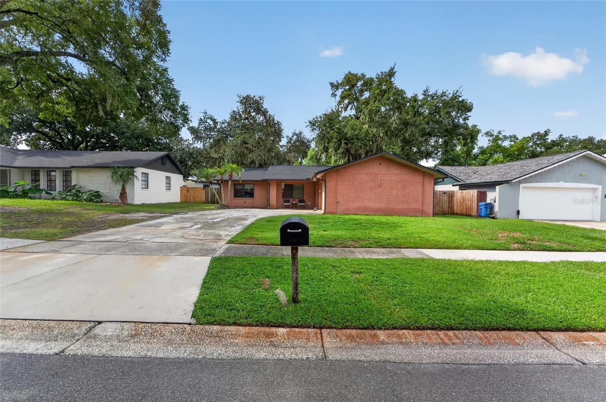 3721 COPPERTREE CIRCLE — photo 2 of 32