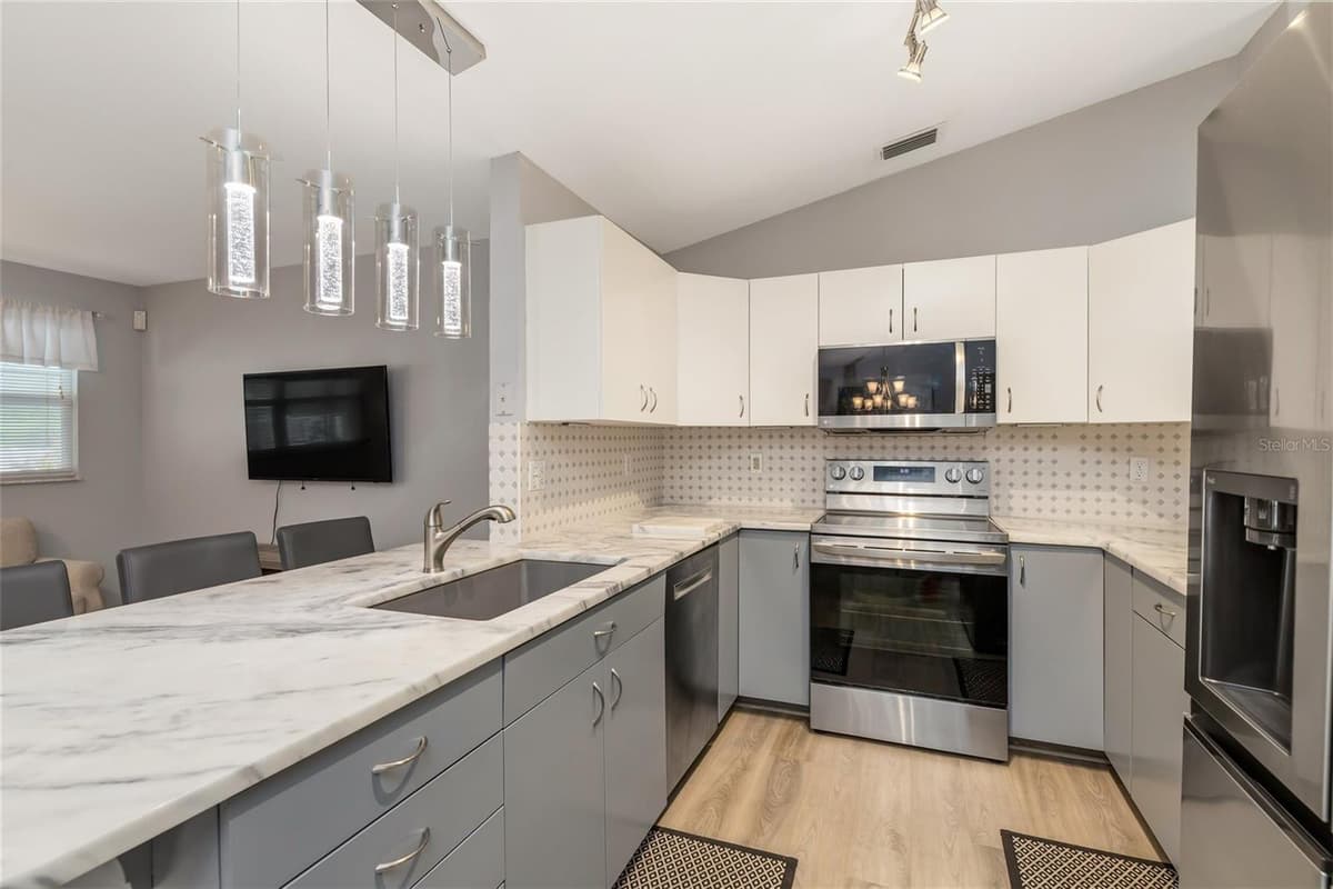 2776 JACOBS STREET — photo 15 of 55