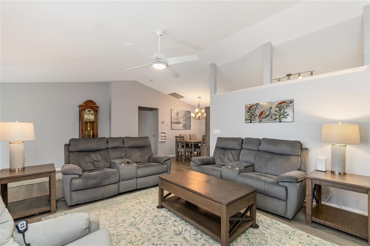 2776 JACOBS STREET — photo 11 of 55