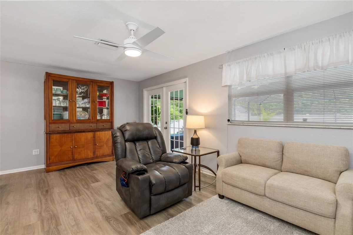 2776 JACOBS STREET — photo 21 of 55