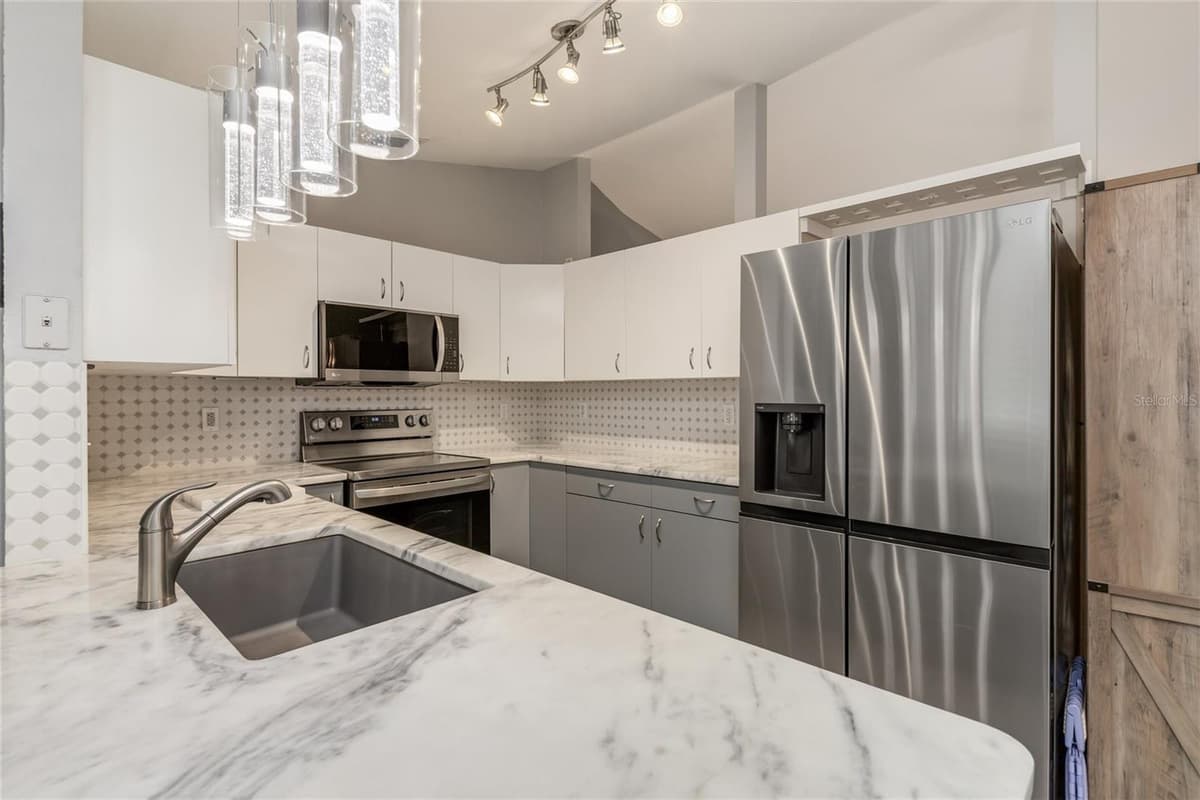 2776 JACOBS STREET — photo 14 of 55