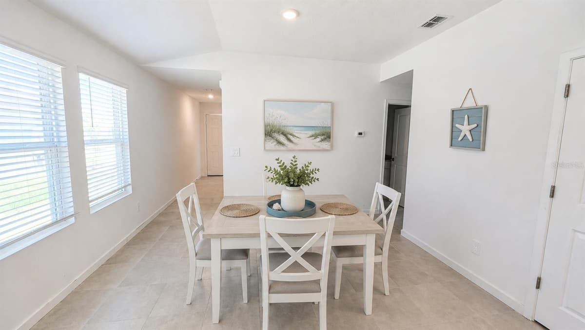 9 DILLY COURT — photo 3 of 25