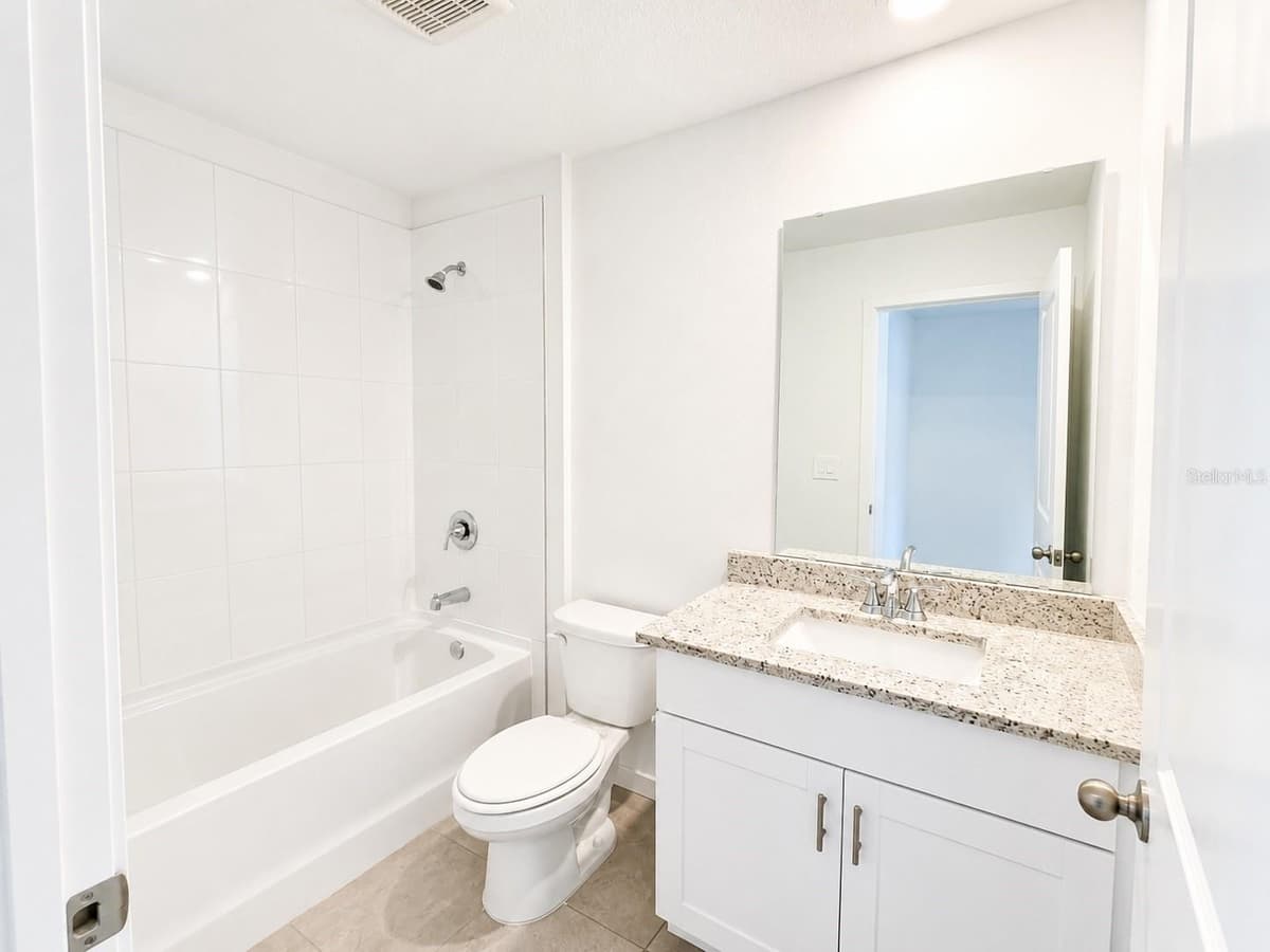 9 DILLY COURT — photo 17 of 25