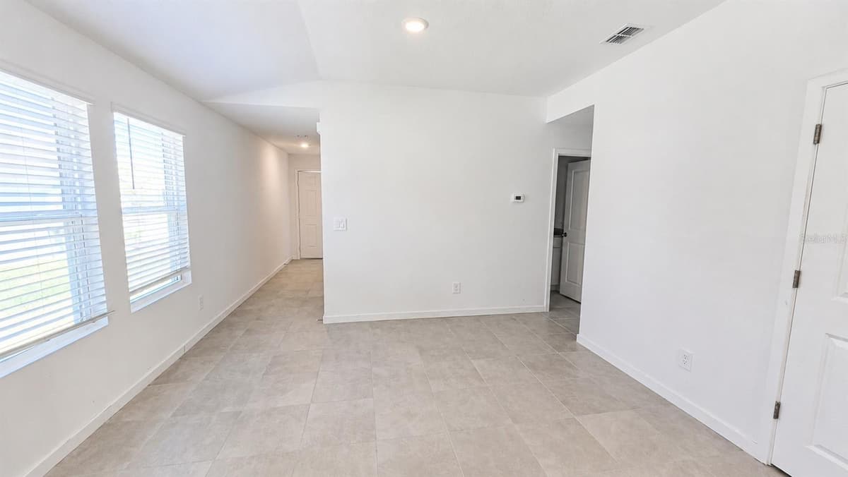 9 DILLY COURT — photo 4 of 25