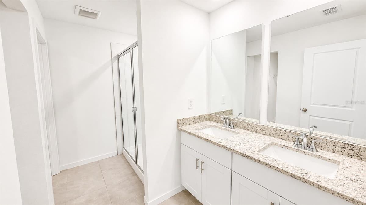 9 DILLY COURT — photo 13 of 25