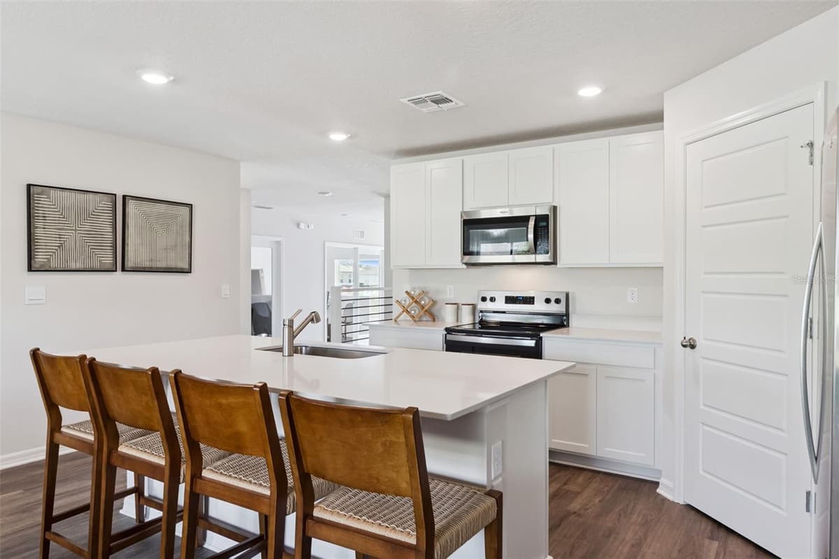 750 GREENWAY BOULEVARD — photo 10 of 35