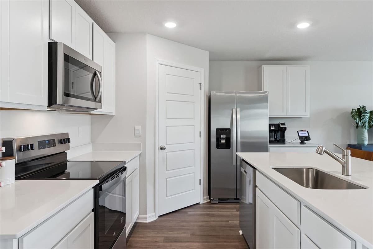 750 GREENWAY BOULEVARD — photo 11 of 35